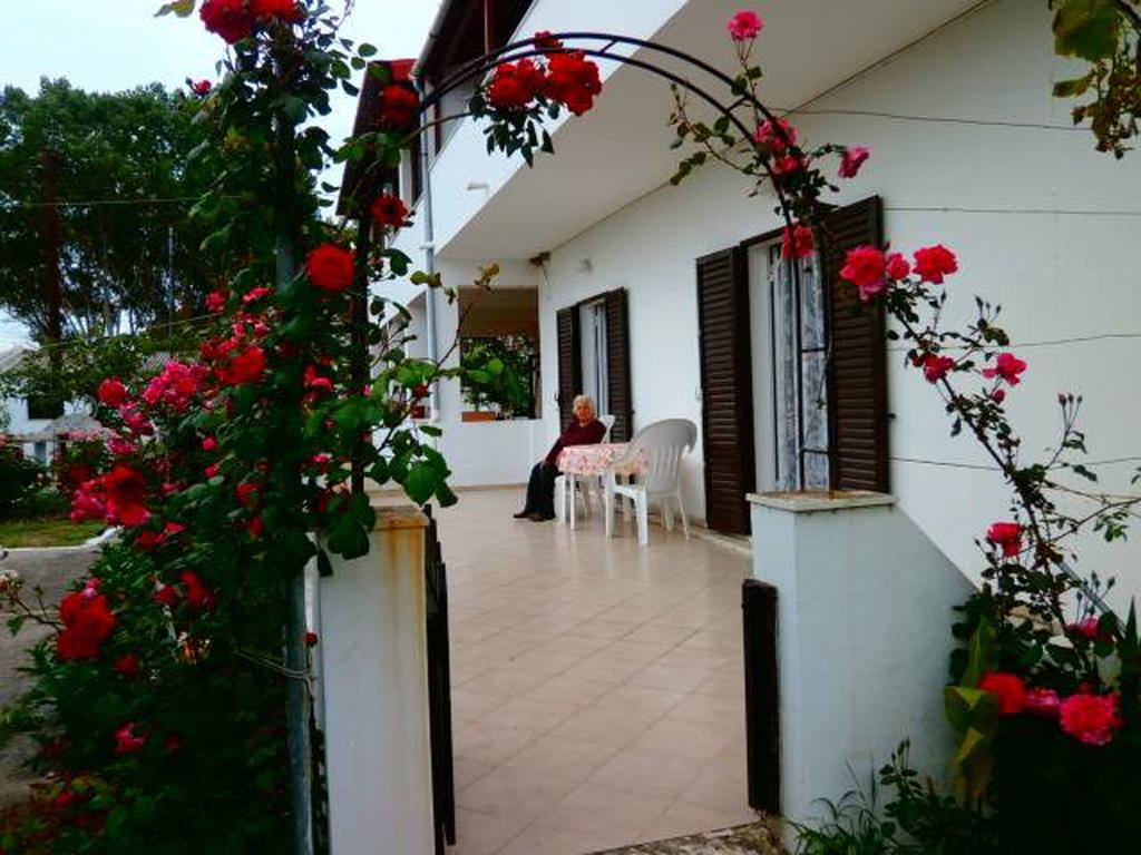 Eftichia Apartment Roda  Esterno foto