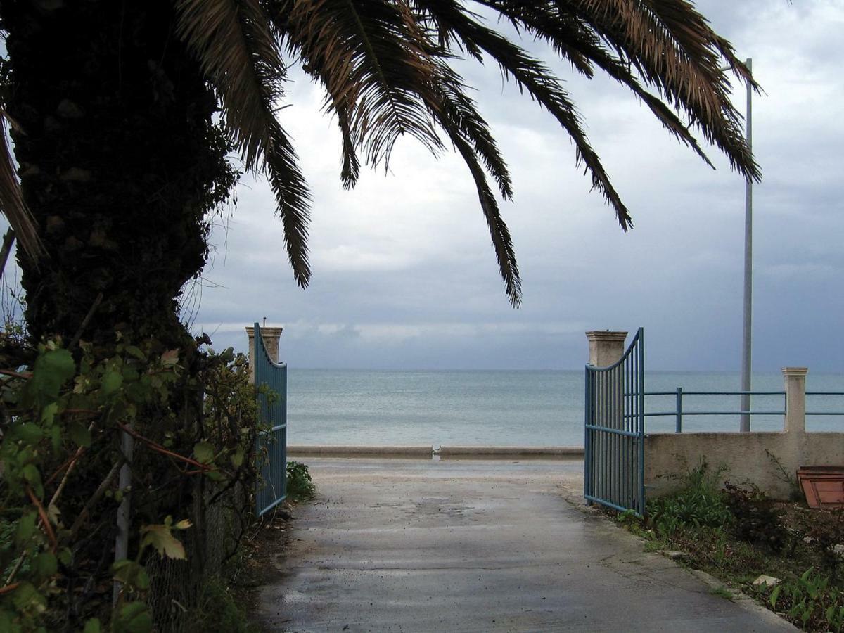 Eftichia Apartment Roda  Esterno foto